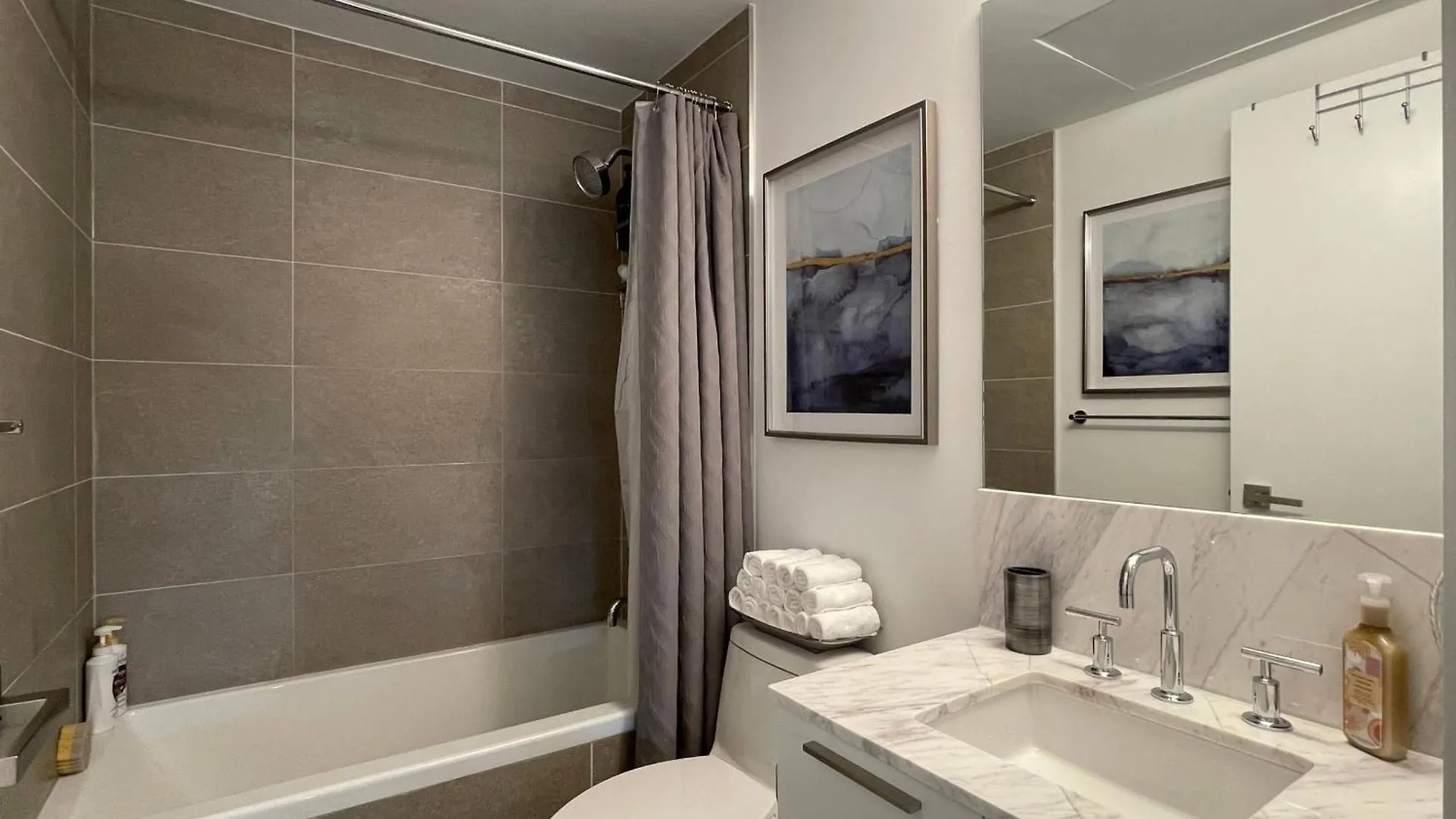 Toronto Bloor & Yonge Luxury Condo Canada