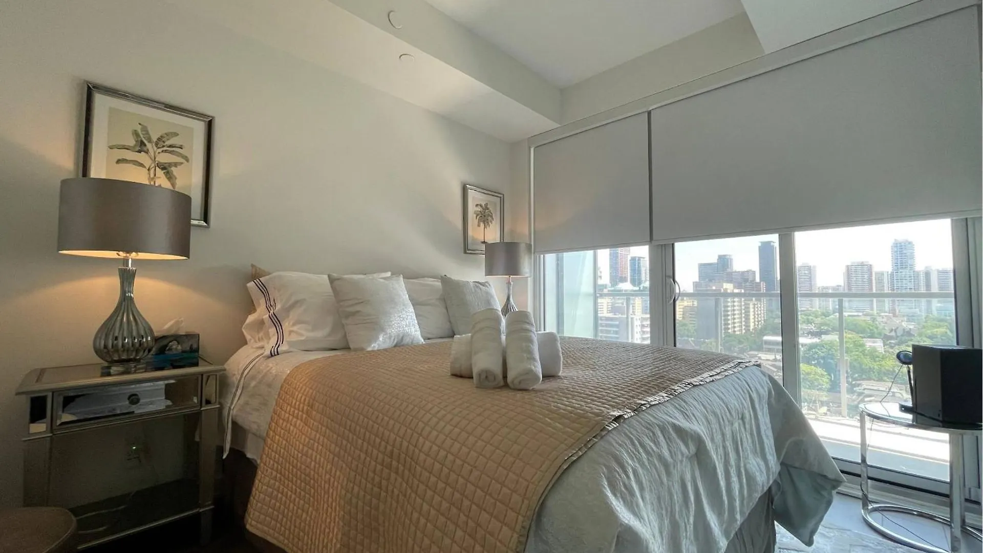 Toronto Bloor & Yonge Luxury Condo 0*,  Canada