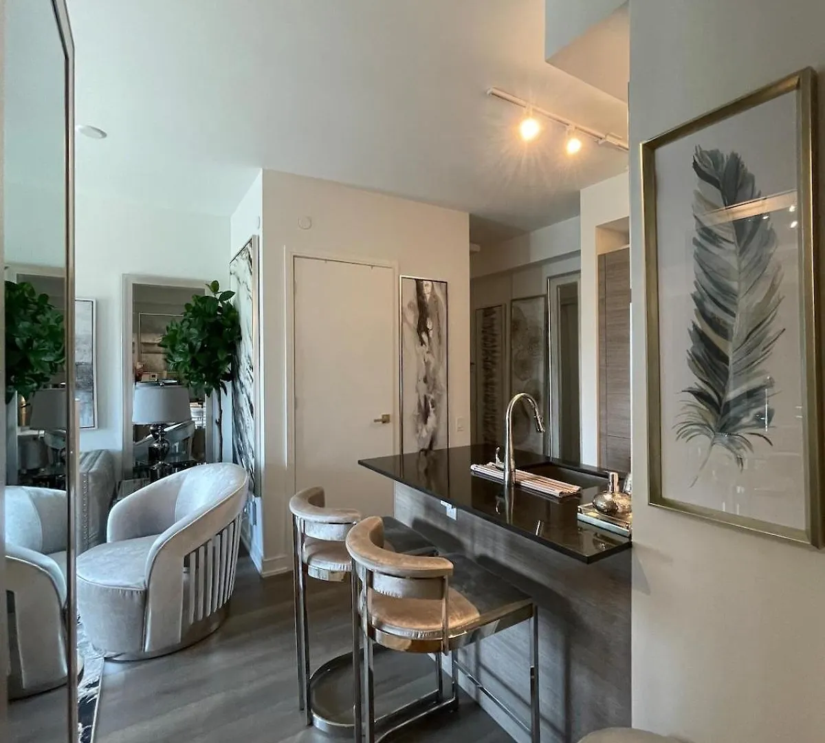 Toronto Bloor & Yonge Luxury Condo 0*,  Canada